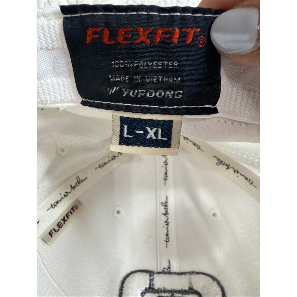Travis Mathew Flex Fit White  Golf Hat Cap, Size L-XL EUC - Picture 6 of 6